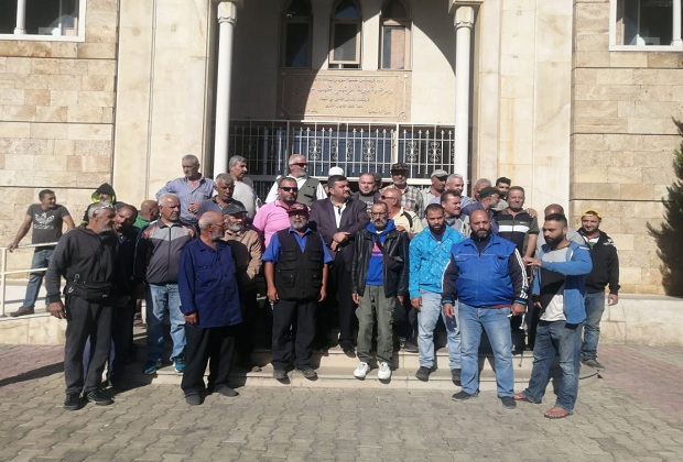 احتجاج عمال بلدية الميناء في طرابلس