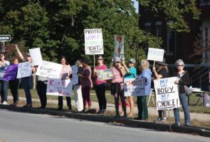 وقفة احتجاجية في قرية أمريكية من أجل حق النساء في الإجهاض